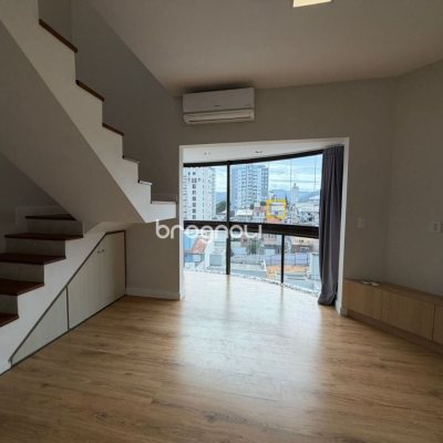 Cobertura com 148m², 3 quartos (sendo 2 suítes), 2 garagens, no bairro Agronômica em Florianópolis