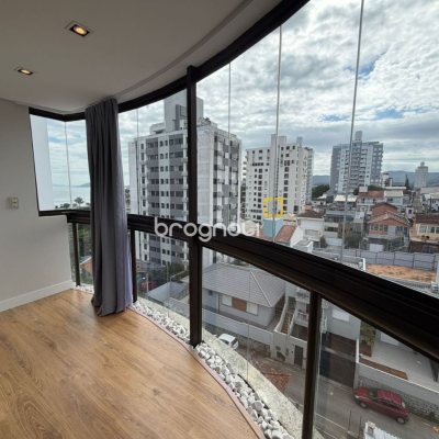 Cobertura com 148m², 3 quartos (sendo 2 suítes), 2 garagens, no bairro Agronômica em Florianópolis