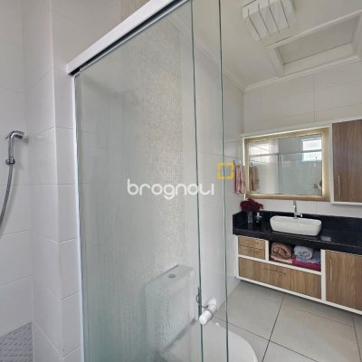 Casa com 220m², 4 quartos (sendo 1 suíte), 3 garagens, no bairro Bom Abrigo em Florianópolis