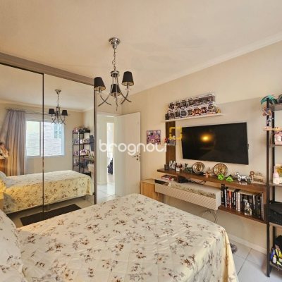 Casa com 220m², 4 quartos (sendo 1 suíte), 3 garagens, no bairro Bom Abrigo em Florianópolis