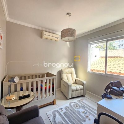 Casa com 220m², 4 quartos (sendo 1 suíte), 3 garagens, no bairro Bom Abrigo em Florianópolis