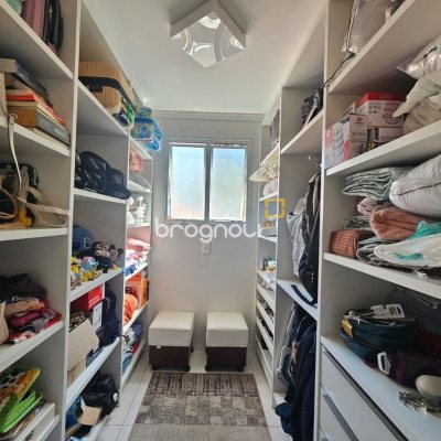 Casa com 220m², 4 quartos (sendo 1 suíte), 3 garagens, no bairro Bom Abrigo em Florianópolis
