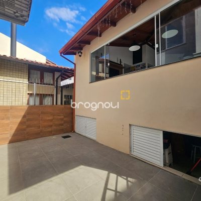 Casa com 220m², 4 quartos (sendo 1 suíte), 3 garagens, no bairro Bom Abrigo em Florianópolis