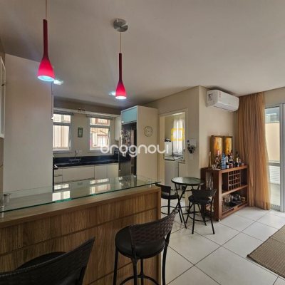 Casa com 220m², 4 quartos (sendo 1 suíte), 3 garagens, no bairro Bom Abrigo em Florianópolis