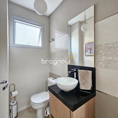 Casa com 220m², 4 quartos (sendo 1 suíte), 3 garagens, no bairro Bom Abrigo em Florianópolis