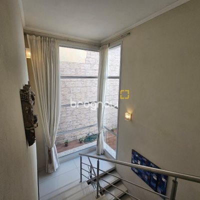 Casa com 220m², 4 quartos (sendo 1 suíte), 3 garagens, no bairro Bom Abrigo em Florianópolis