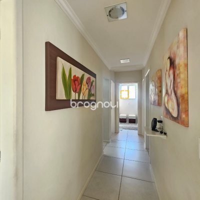 Casa com 220m², 4 quartos (sendo 1 suíte), 3 garagens, no bairro Bom Abrigo em Florianópolis