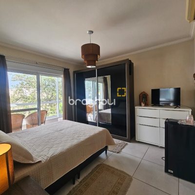 Casa com 220m², 4 quartos (sendo 1 suíte), 3 garagens, no bairro Bom Abrigo em Florianópolis