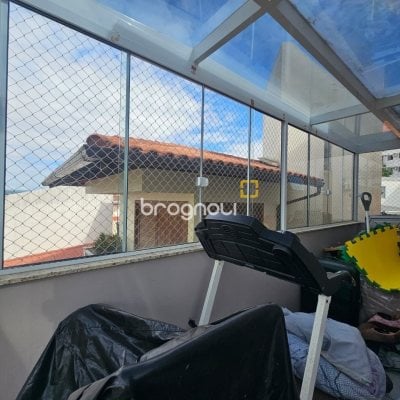 Casa com 220m², 4 quartos (sendo 1 suíte), 3 garagens, no bairro Bom Abrigo em Florianópolis