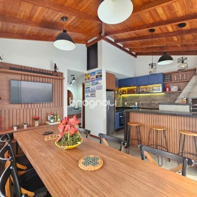 Casa com 220m², 4 quartos (sendo 1 suíte), 3 garagens, no bairro Bom Abrigo em Florianópolis