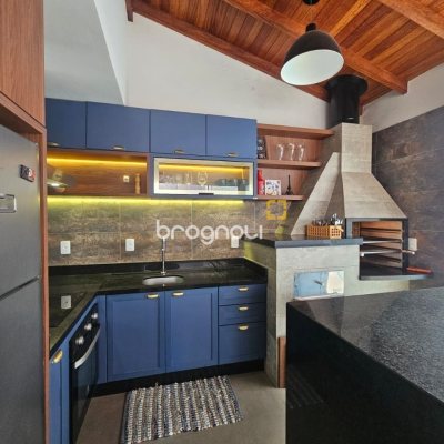 Casa com 220m², 4 quartos (sendo 1 suíte), 3 garagens, no bairro Bom Abrigo em Florianópolis