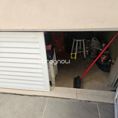 Casa com 220m², 4 quartos (sendo 1 suíte), 3 garagens, no bairro Bom Abrigo em Florianópolis