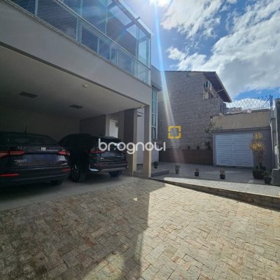 Casa com 220m², 4 quartos (sendo 1 suíte), 3 garagens, no bairro Bom Abrigo em Florianópolis