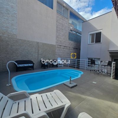 Casa com 220m², 4 quartos (sendo 1 suíte), 3 garagens, no bairro Bom Abrigo em Florianópolis