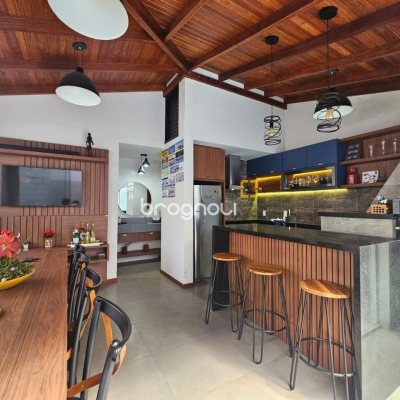 Casa com 220m², 4 quartos (sendo 1 suíte), 3 garagens, no bairro Bom Abrigo em Florianópolis