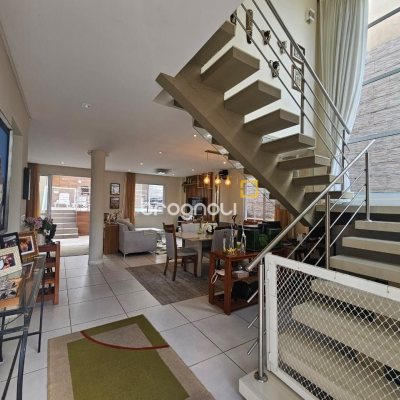 Casa com 220m², 4 quartos (sendo 1 suíte), 3 garagens, no bairro Bom Abrigo em Florianópolis