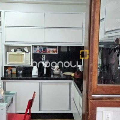 Apartamento com 101m², 3 quartos (sendo 1 suíte), 1 garagem, no bairro Canto em Florianópolis