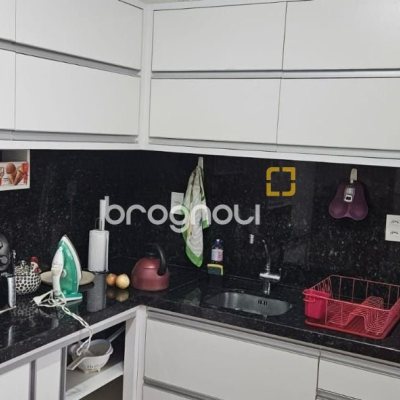 Apartamento com 101m², 3 quartos (sendo 1 suíte), 1 garagem, no bairro Canto em Florianópolis