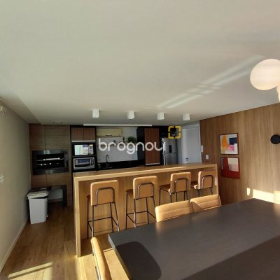 Apartamento com 77m², 2 quartos (sendo 1 suíte), 2 garagens, no bairro Itacorubi em Florianópolis