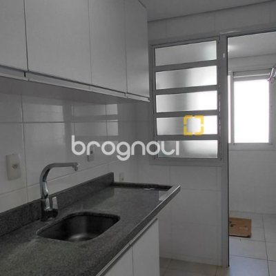 Apartamento com 77m², 2 quartos (sendo 1 suíte), 2 garagens, no bairro Itacorubi em Florianópolis