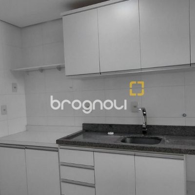 Apartamento com 77m², 2 quartos (sendo 1 suíte), 2 garagens, no bairro Itacorubi em Florianópolis