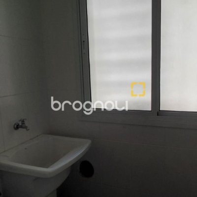 Apartamento com 77m², 2 quartos (sendo 1 suíte), 2 garagens, no bairro Itacorubi em Florianópolis