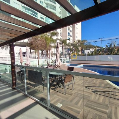 Apartamento com 77m², 2 quartos (sendo 1 suíte), 2 garagens, no bairro Itacorubi em Florianópolis