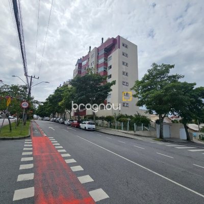 Cobertura com 116m², 2 quartos (sendo 1 suíte), 2 garagens, no bairro Capoeiras em Florianópolis