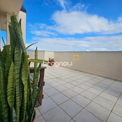 Cobertura com 116m², 2 quartos (sendo 1 suíte), 2 garagens, no bairro Capoeiras em Florianópolis
