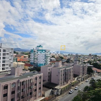 Cobertura com 116m², 2 quartos (sendo 1 suíte), 2 garagens, no bairro Capoeiras em Florianópolis