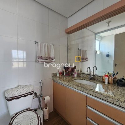 Cobertura com 116m², 2 quartos (sendo 1 suíte), 2 garagens, no bairro Capoeiras em Florianópolis