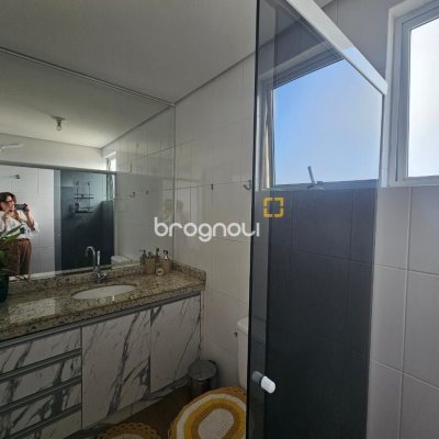 Cobertura com 116m², 2 quartos (sendo 1 suíte), 2 garagens, no bairro Capoeiras em Florianópolis