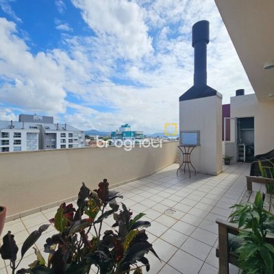 Cobertura com 116m², 2 quartos (sendo 1 suíte), 2 garagens, no bairro Capoeiras em Florianópolis