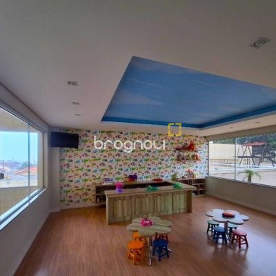 Cobertura com 116m², 2 quartos (sendo 1 suíte), 2 garagens, no bairro Capoeiras em Florianópolis