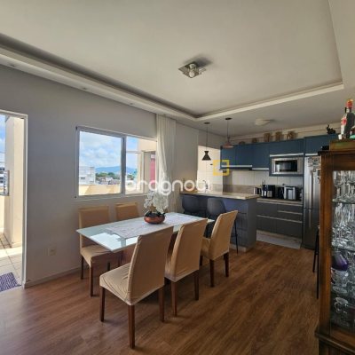 Cobertura com 116m², 2 quartos (sendo 1 suíte), 2 garagens, no bairro Capoeiras em Florianópolis