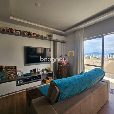 Cobertura com 116m², 2 quartos (sendo 1 suíte), 2 garagens, no bairro Capoeiras em Florianópolis
