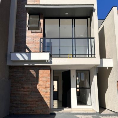 Casa com 105m², 3 quartos (sendo 2 suítes), 1 garagem, no bairro Serraria em São José