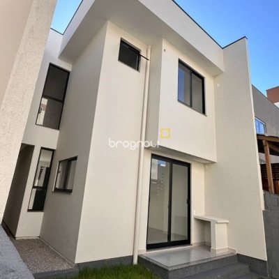 Casa com 105m², 3 quartos (sendo 2 suítes), 1 garagem, no bairro Serraria em São José