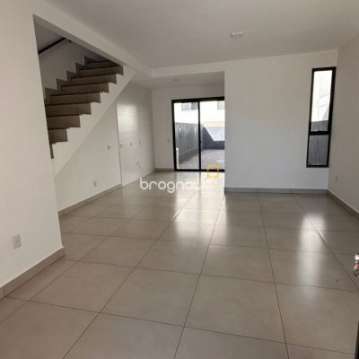 Casa com 105m², 3 quartos (sendo 2 suítes), 1 garagem, no bairro Serraria em São José
