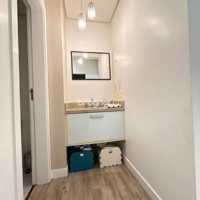 Apartamento com 83m², 3 quartos (sendo 1 suíte), 1 garagem, no bairro Campinas em São José