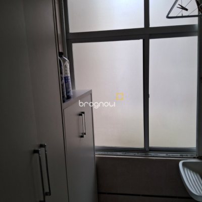 Apartamento com 57m², 2 quartos, 1 garagem, no bairro Carvoeira em Florianópolis
