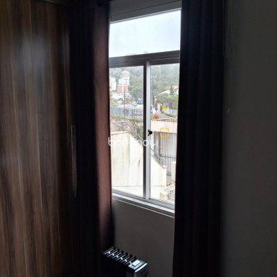 Apartamento com 57m², 2 quartos, 1 garagem, no bairro Carvoeira em Florianópolis