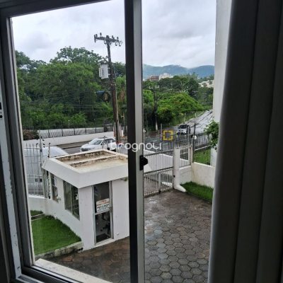 Apartamento com 57m², 2 quartos, 1 garagem, no bairro Carvoeira em Florianópolis