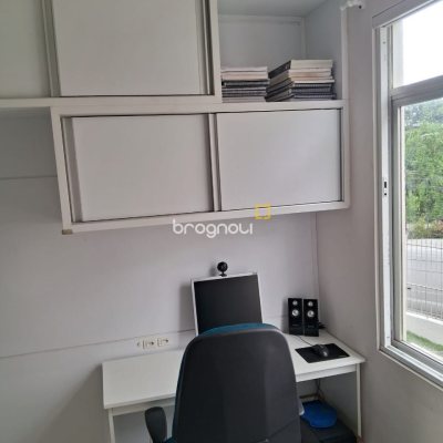 Apartamento com 57m², 2 quartos, 1 garagem, no bairro Carvoeira em Florianópolis