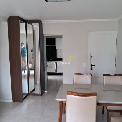 Apartamento com 57m², 2 quartos, 1 garagem, no bairro Carvoeira em Florianópolis