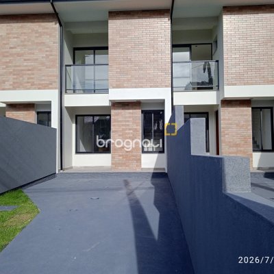 Casa com 70m², 2 quartos (sendo 2 suítes), 1 garagem, no bairro Areias em São José
