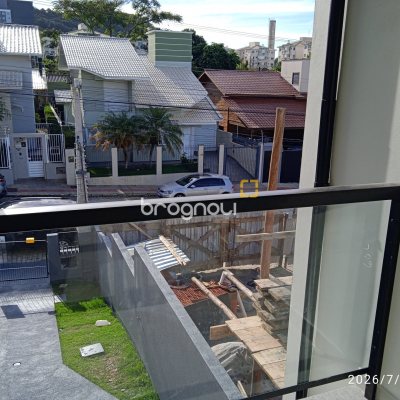 Casa com 70m², 2 quartos (sendo 2 suítes), 1 garagem, no bairro Areias em São José