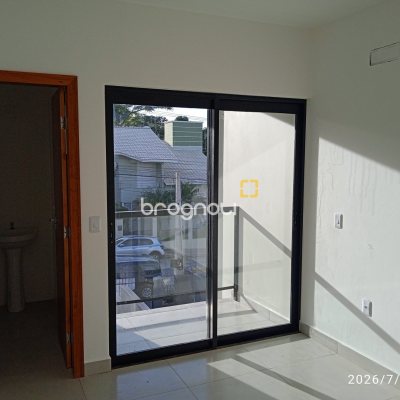 Casa com 70m², 2 quartos (sendo 2 suítes), 1 garagem, no bairro Areias em São José
