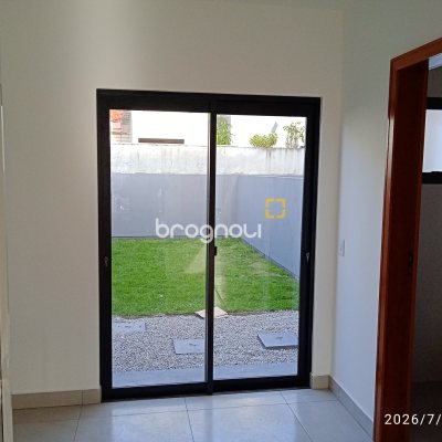 Casa com 70m², 2 quartos (sendo 2 suítes), 1 garagem, no bairro Areias em São José