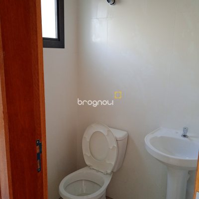 Casa com 70m², 2 quartos (sendo 2 suítes), 1 garagem, no bairro Areias em São José
